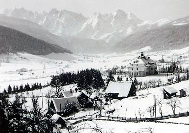 Winteransicht der Gosauer Schlossanlage, Foto PC Senioren