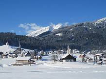 Winter in Gosau, Blick zum Kirchenviertel mit Gamsfeld