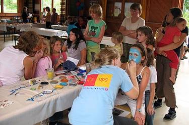 Schminkstation beim Spielefest