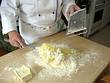 Butter mit Mehl und Salz mischen