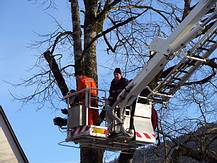 Feuerwehrkommandant Fritz schwebt im Himmel