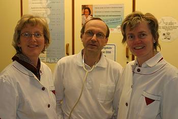 Gemeindearzt MR Dr. Norbert Ringer mit Ordinationsteam