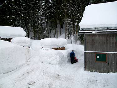 Schneer�umen mit der Schneefr�se im Hintertal Gosau