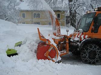 die Strassler mit der Schneefr�se sind sehr hilfsbereit