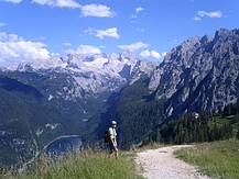 Bei der Sonnenalm, Zwieselalmgebiet, Blick zum Dachstein mit Gosaugletscher und dem Gosausee