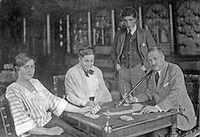 Der Graf im Kreis seiner Familie, Foto Park Hotel Pruhonice