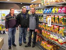 Johann Arrer von ADEG begleitet die neuen selbstst�ndigen Gosauer Kaufm�nner