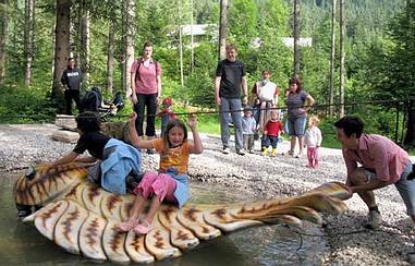 im Urzeitwald mit dem Trilobiten schwimmen