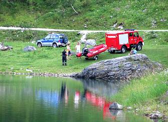 Baby in red im gosausee