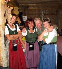 viele Helferinnen und ein Helfer