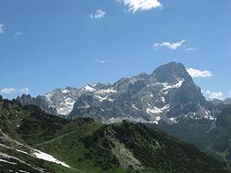Austriaweg mit Blick zur Hofp�rglh�tte und dem Dachsteinmassiv