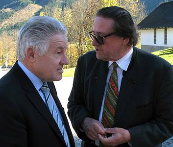 Landeshauptmann Dr. Josef Pühringer mit Prof. Dr. Karl Spielbühler, Gosau Herbst 2010, Foto Mag. Posch