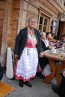 B�uerin in Tracht