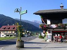 Gosauer Ortszentrum mit Dorfladen der Familie Urst�ger