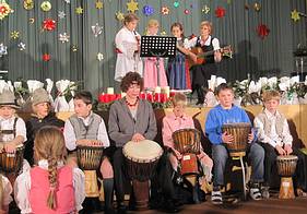 begeisterte kleine Trommler