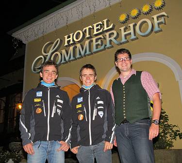 Thomas und Daniel Rohringer mit Manuel Wallner vom Hotel Sommerhof