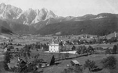 Gosau mit Schloss und Blick zur Zwieselalm und Gosaukiamm, Foto PC Senioren