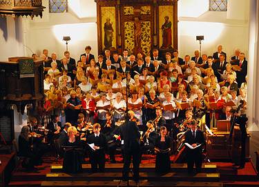 Kirchenkonzert mit dem Chor und Orchester der Kirchenmusik-Studienwochen in der evangelischen Kirche in Gosau