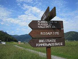 Wegweiser im Vordertal Gosau