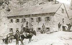 Aufbauarbeit bei der Adamekh�tte um 1907