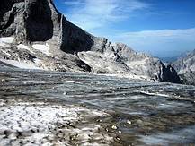 Schuttablagerung auf dem Gletscher