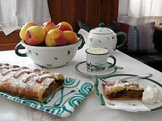Apfelschlankerl und Kaffee