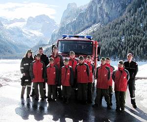 Jugendgruppe der FF Gosau in den neuen Jacken