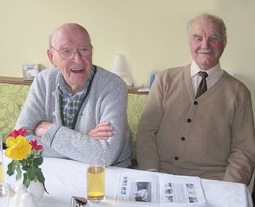 mit Zeitzeugen im Gespräch, links Alfred Laserer, rechts Gottfried Gamsjäger, Pinzger,  Foto Anni Ringer