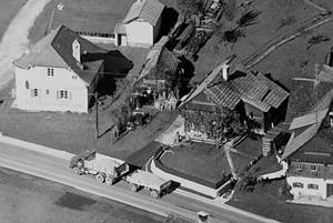 Schlossgarage mit Wohnung, Haus Sandler 139, Haus Schneidasimon 140, Foto Otto Hubner