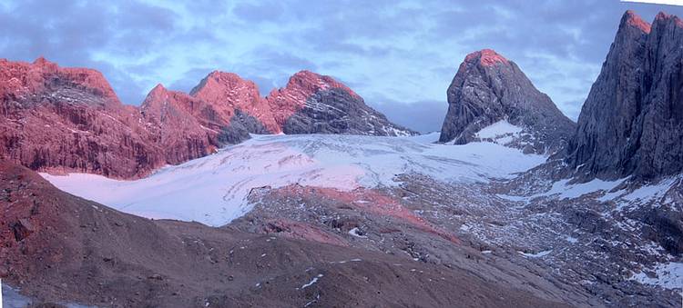 Abendrot über dem Dachstein und dem Gosaugletscher
