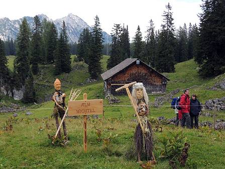 hier leben die Wichtel auf der Alm und versteckt im Wald