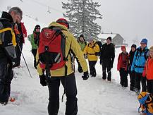 Gruppe bei der Lawinenübung auf der Zwieselalm