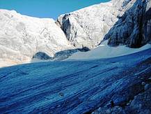 der dahin schmelzende Schneelochgletscher