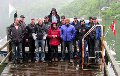 Gruppenfoto FF-Gosau und Monika Loidl nach bestandener Pr�fung