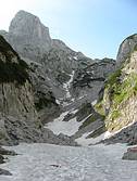 Eisgrube, hier liegt bis in den Sommer Schnee