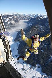 Fallschirmflug �ber dem Gosautal