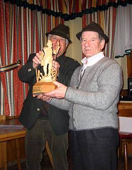 Obmann Manfred UNTERBERGER und Gesamtsieger Leopold DEMMEL.