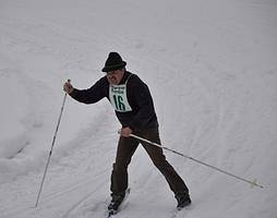 auch mit Hut darf gestartet werden � Schmaranzer Bernd mit Alpen-Helm