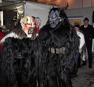 Krampusse jagten die Kinder