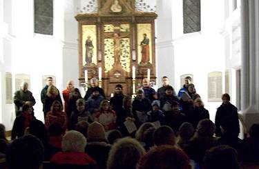 Kantorei Hassberge und W�rzburg beim Abendlob in der Evangelischen Kirche Gosau