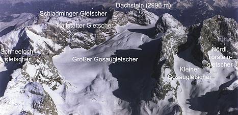 Luftbildaufnahme des Dachsteins mit seinen Gletschern