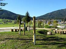 der erweiterte Kinderspielplatz mit Beachvolleyballanlage