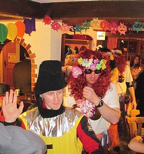 alle tanzen mit der Musik vom  Dachstein Express