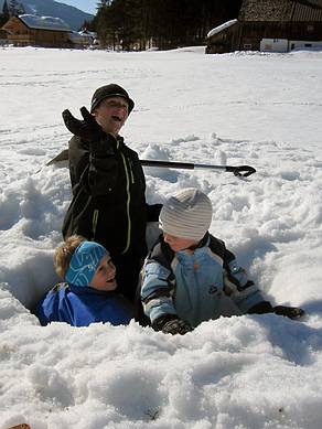 wir stecken im Gosauer Schneeloch