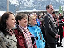 fr�hliche Gesichter bei den Tourismusdamen, B�rgermeistersgattin und Bezirkshauptmann