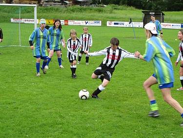 die Gosauer U9 gegen ihre Mütter