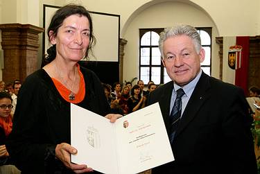 Therese Eisenmann, Landeskulturpreistr�gerin, mit Landeshauptmann Dr. Josef P�hringer