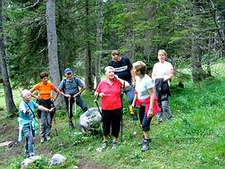 die Langsam Lauf Treff Gruppe holt einmal Luft  vor dem n�chsten Anstieg
