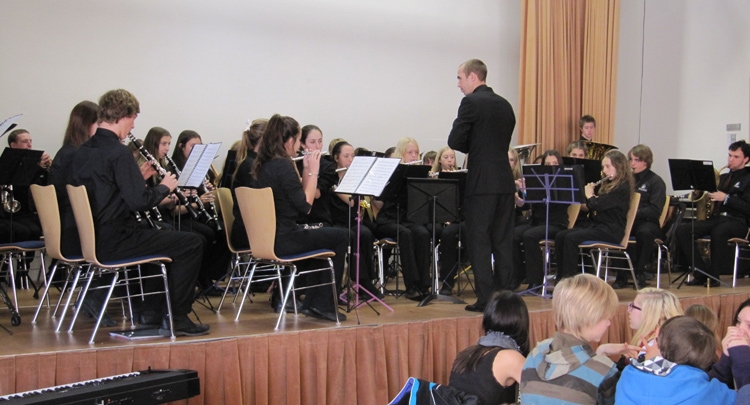 Pittsburg Highschool-Orchester aus Australien zu Besuch bei der Musikhauptschule in Gosau