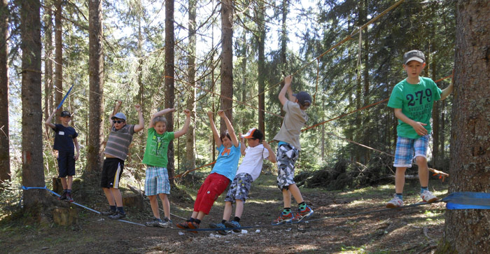 Wir sind MAXIMUM auf der Slackline in der Schindereben, Gosau
